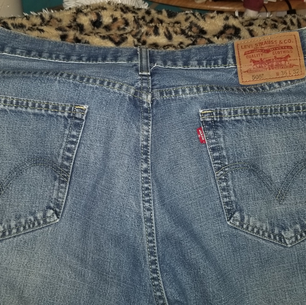Levis - Picture 2 of 4